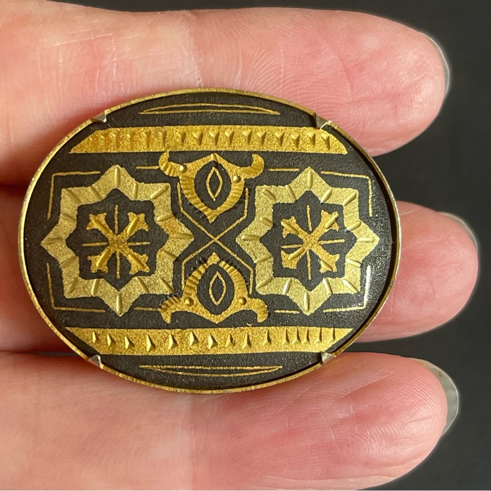 Vintage Oval damascene black & gold brooch. - Picture 2 of 7
